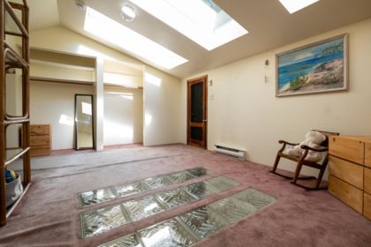 Powder Room Photo of 1587 Mount Gardner Road, Bowen Island, BC