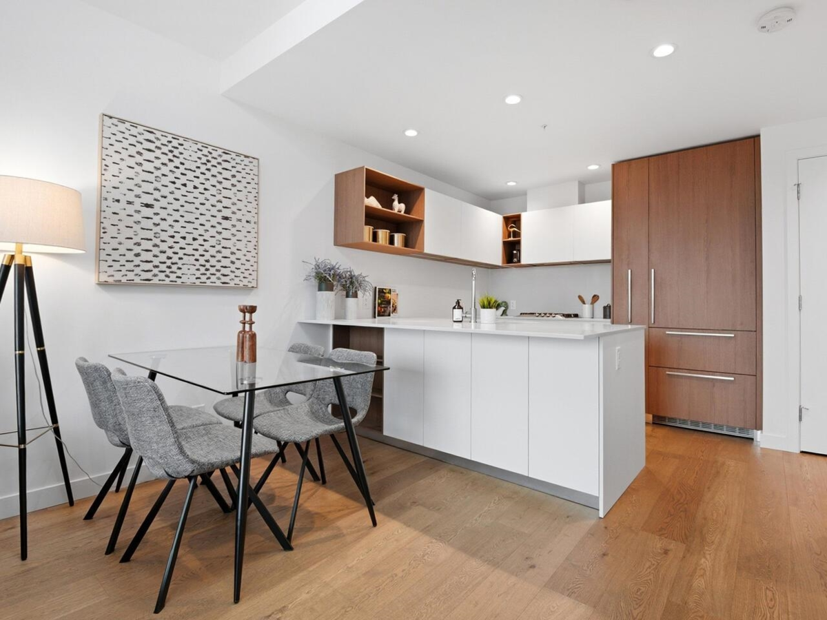Dining Area Photo of 905 6000 Mckay Avenue, Burnaby, BC