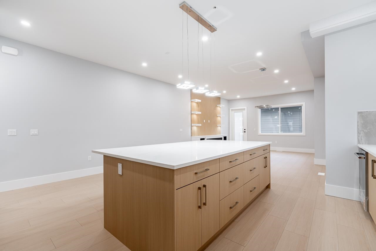 Entry Foyer Photo of 102 13661 59 Avenue, Surrey, BC