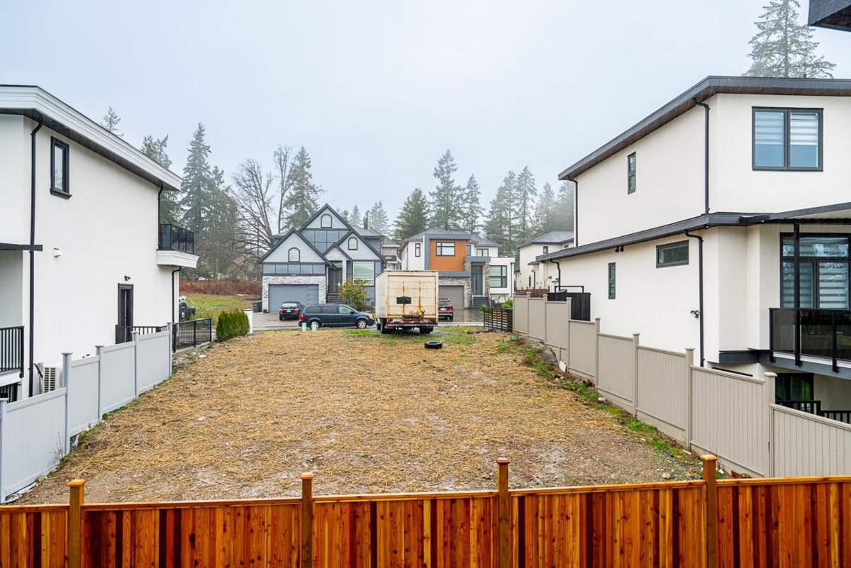 Family Room Photo of 102 13661 59 Avenue, Surrey, BC