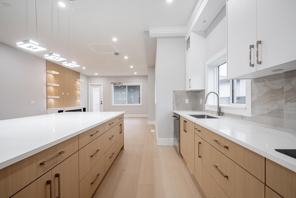 Hallway Photo of 102 13661 59 Avenue, Surrey, BC