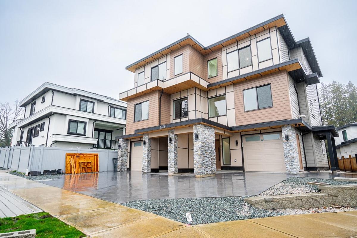 Living Room Photo of 102 13661 59 Avenue, Surrey, BC