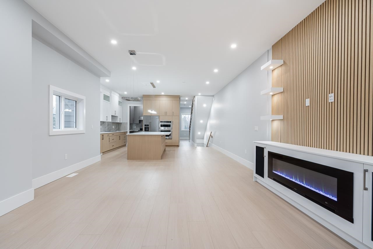 Outdoor Deck Photo of 102 13661 59 Avenue, Surrey, BC