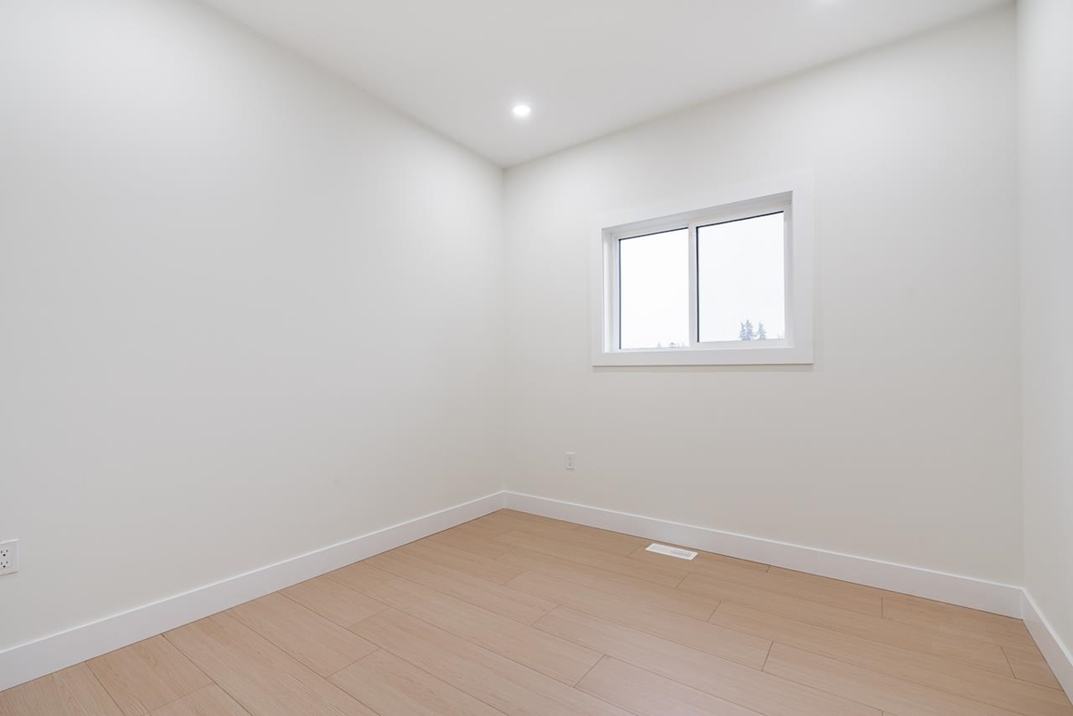 Primary Bathroom Photo of 102 13661 59 Avenue, Surrey, BC