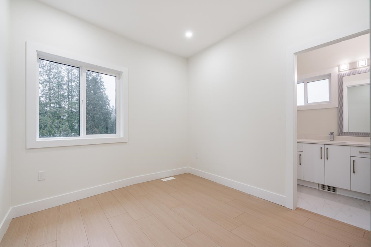 Walk-In Closet Photo of 102 13661 59 Avenue, Surrey, BC