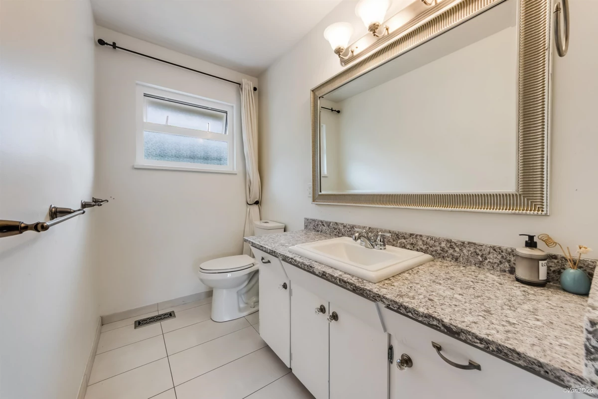 Garden / Landscaping Photo of 4145 Ripple Road, West Vancouver, BC