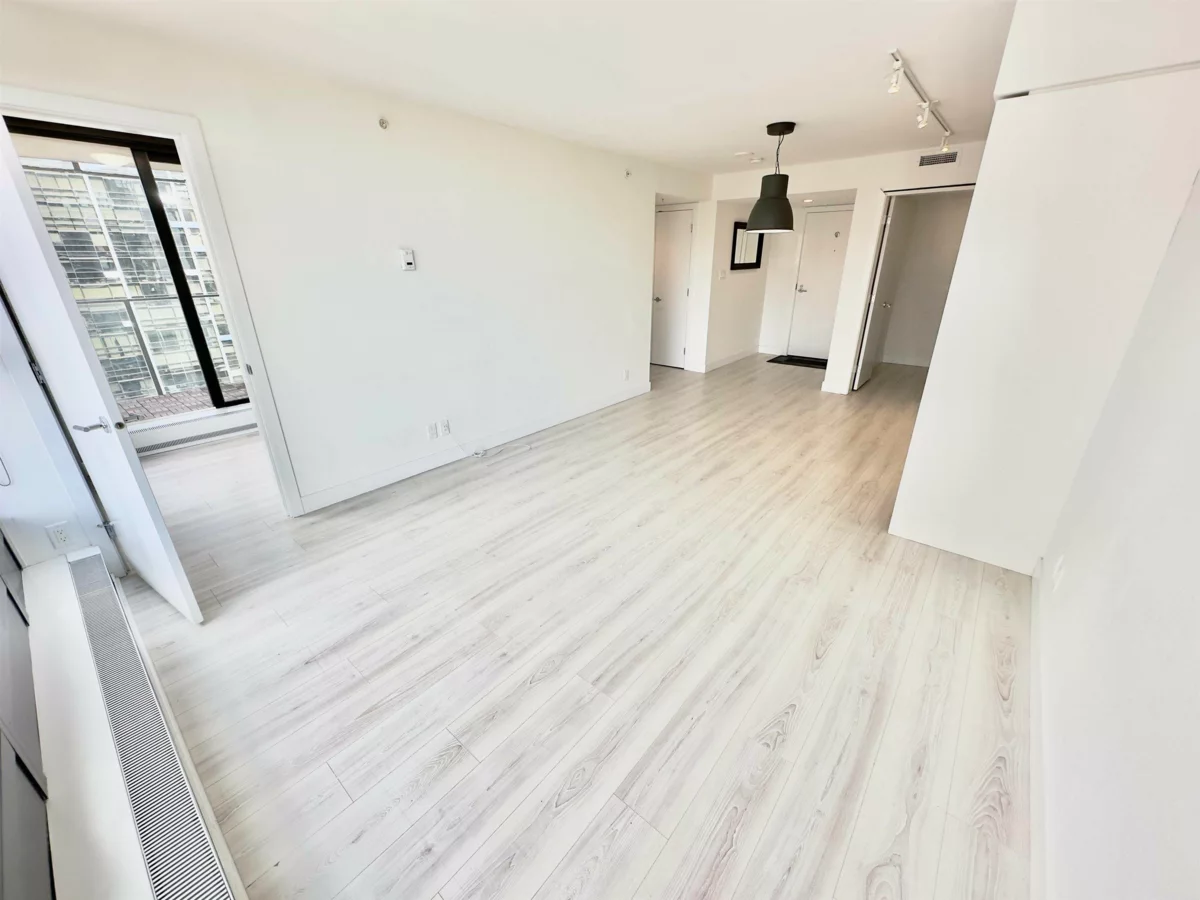 Kitchen Photo of 1608 1133 Hornby Street, Vancouver, BC