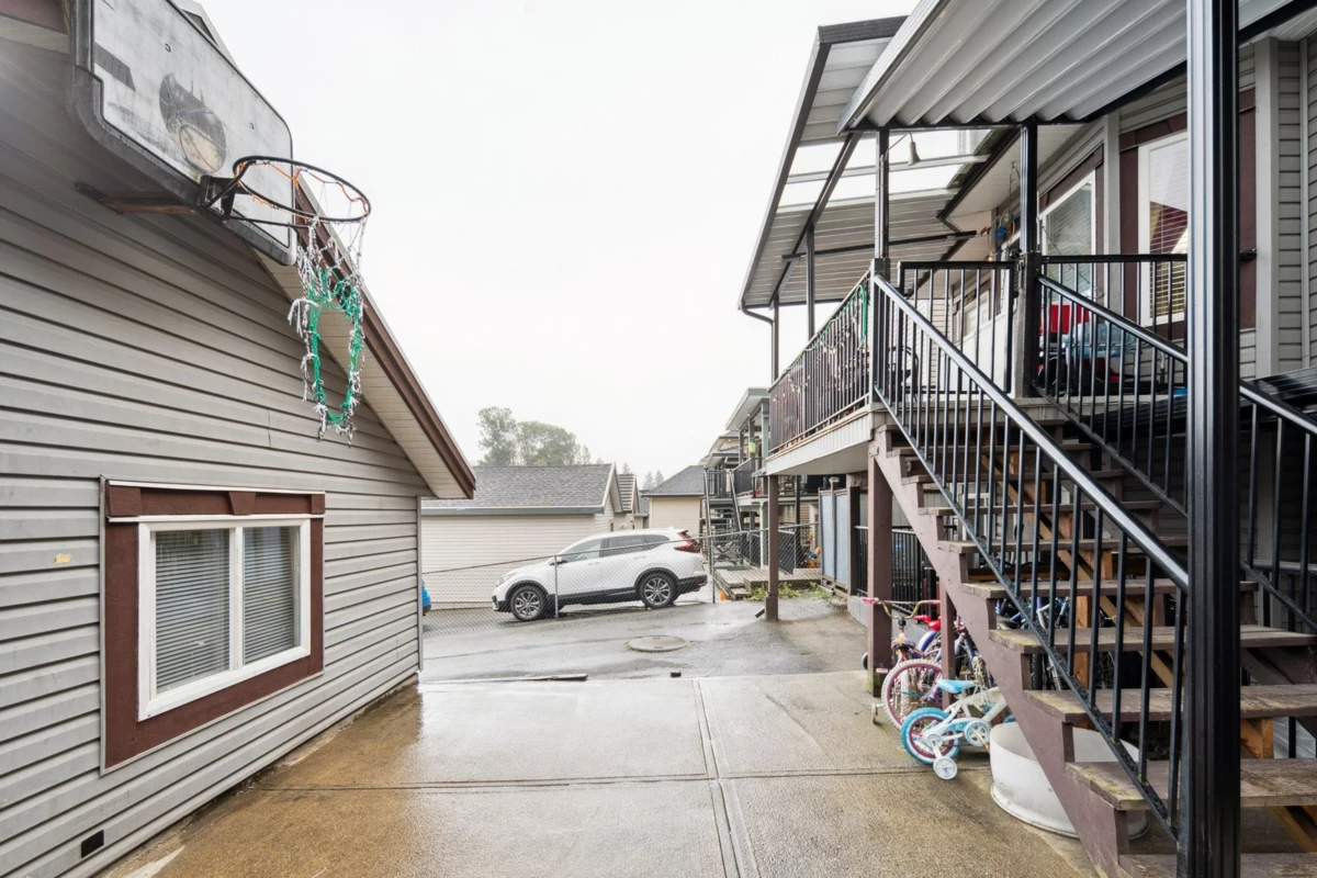 Front Yard Photo of 12141 96 Avenue, Surrey, BC