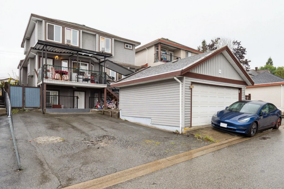 Hot Tub / Spa Photo of 12141 96 Avenue, Surrey, BC