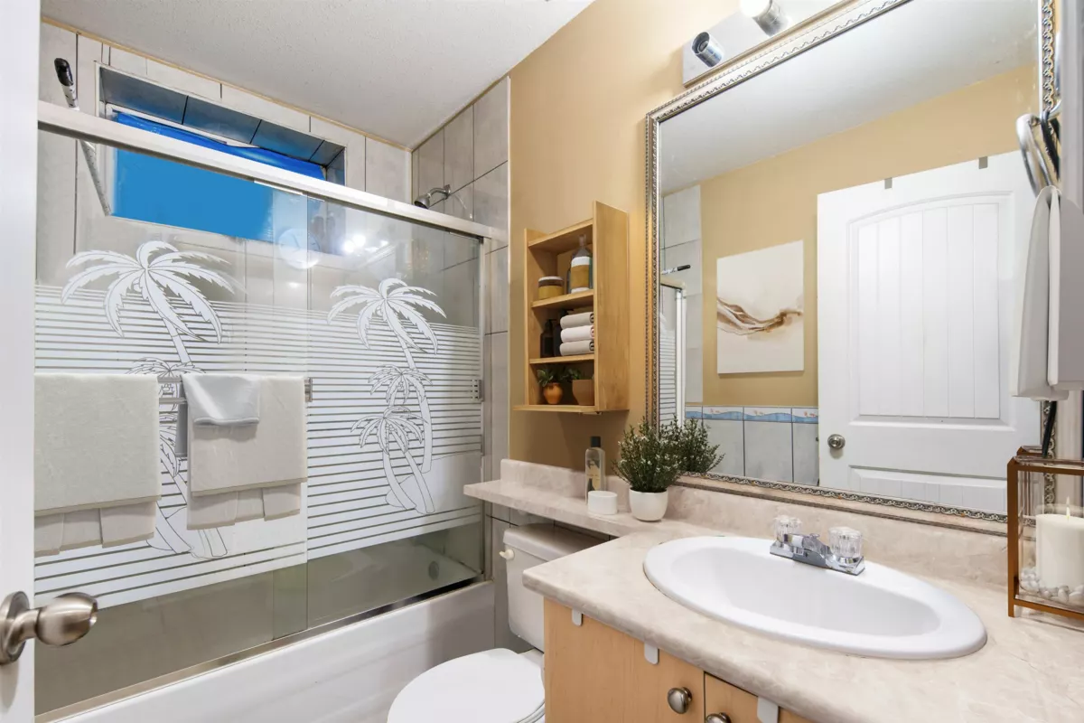 Mudroom Photo of 12141 96 Avenue, Surrey, BC