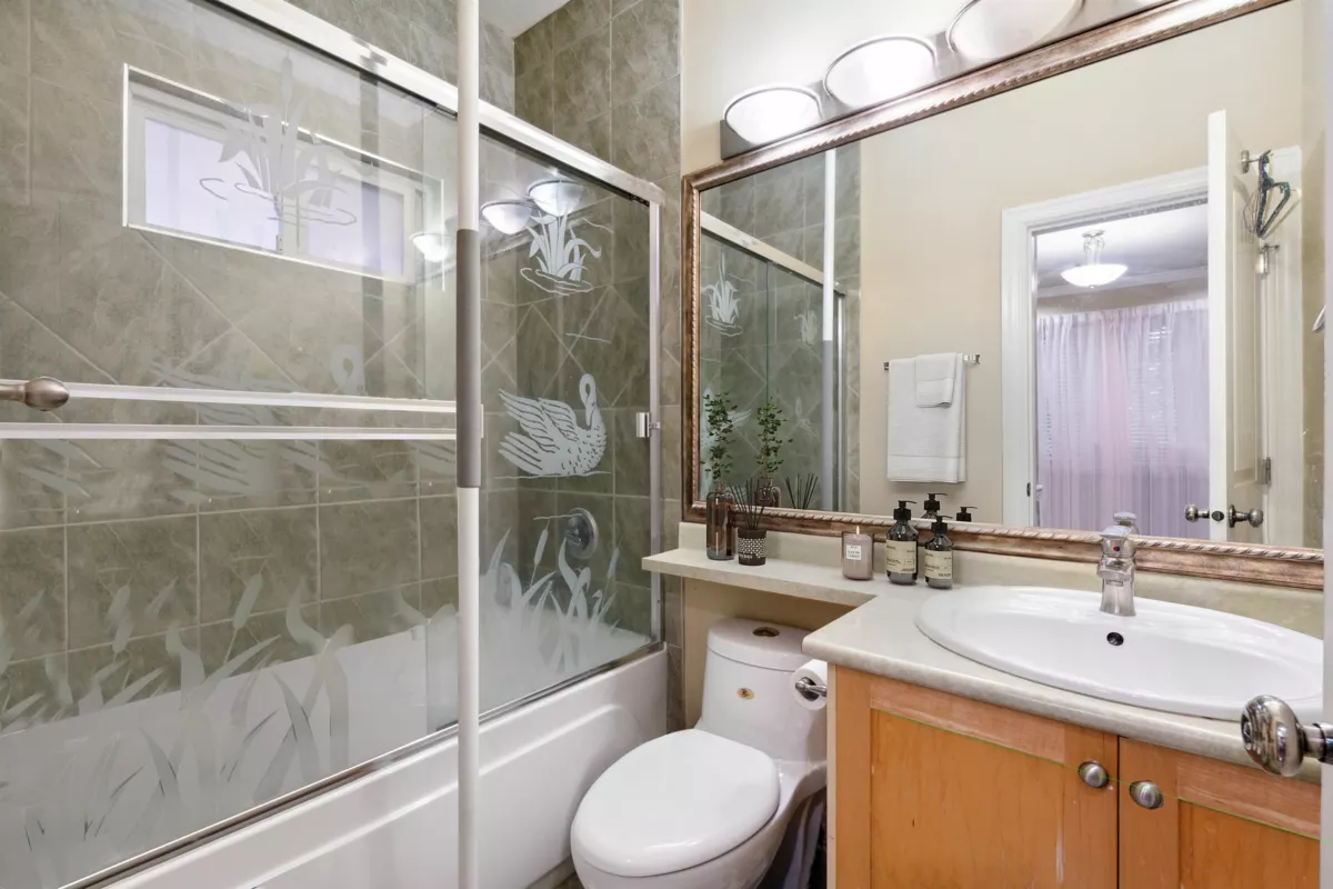 Primary Bathroom Photo of 12141 96 Avenue, Surrey, BC