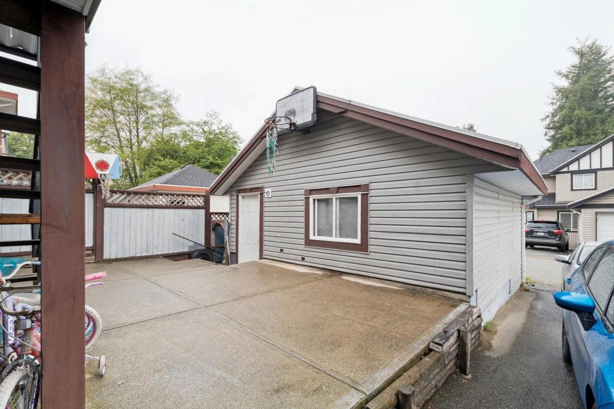Swimming Pool Photo of 12141 96 Avenue, Surrey, BC