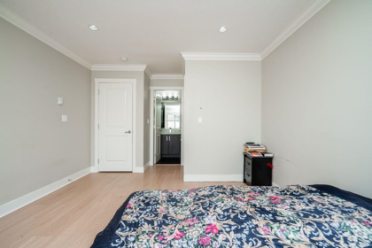 Entry Foyer Photo of 15 19097 64 Avenue, Surrey, BC
