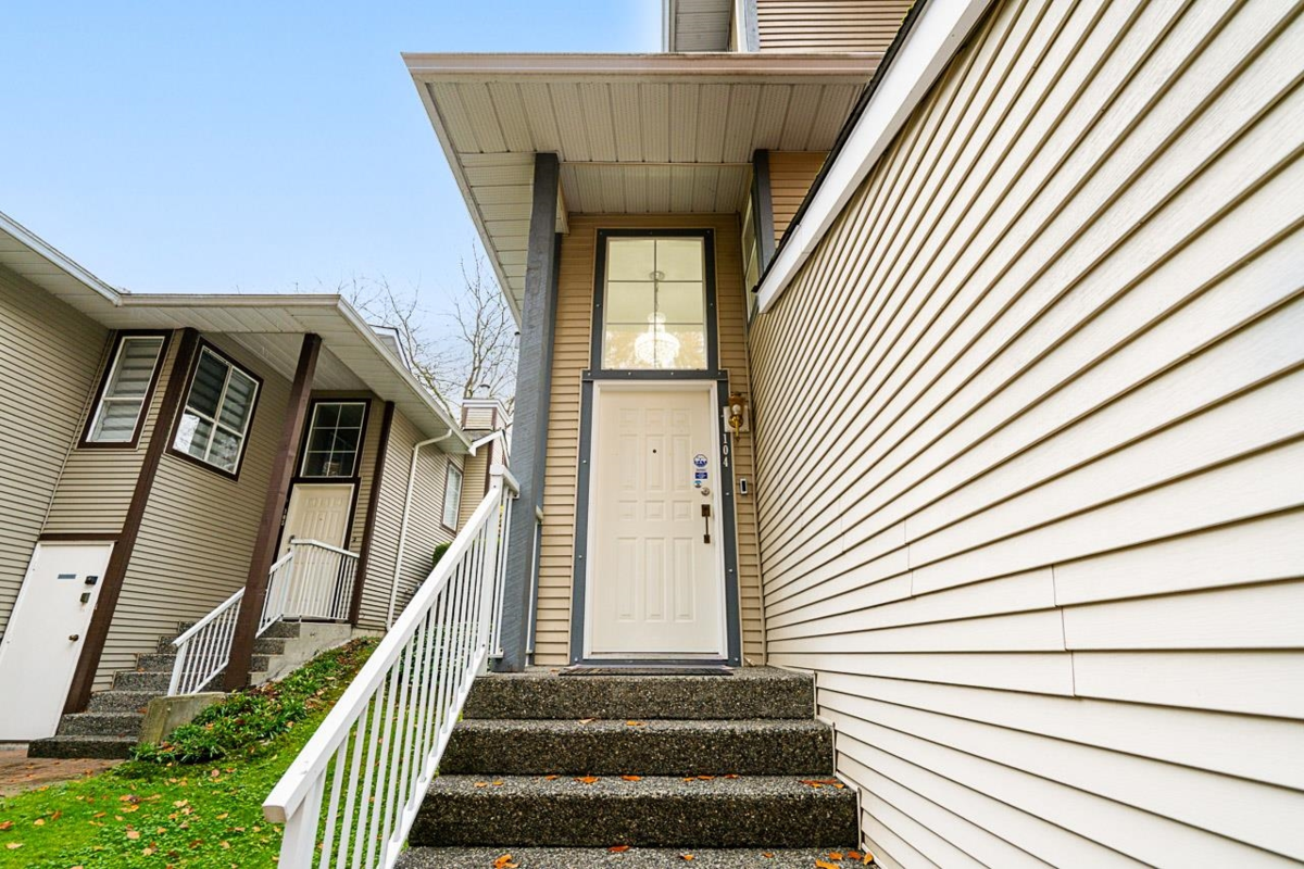 Family Room Photo of 104 10538 153 Street, Surrey, BC
