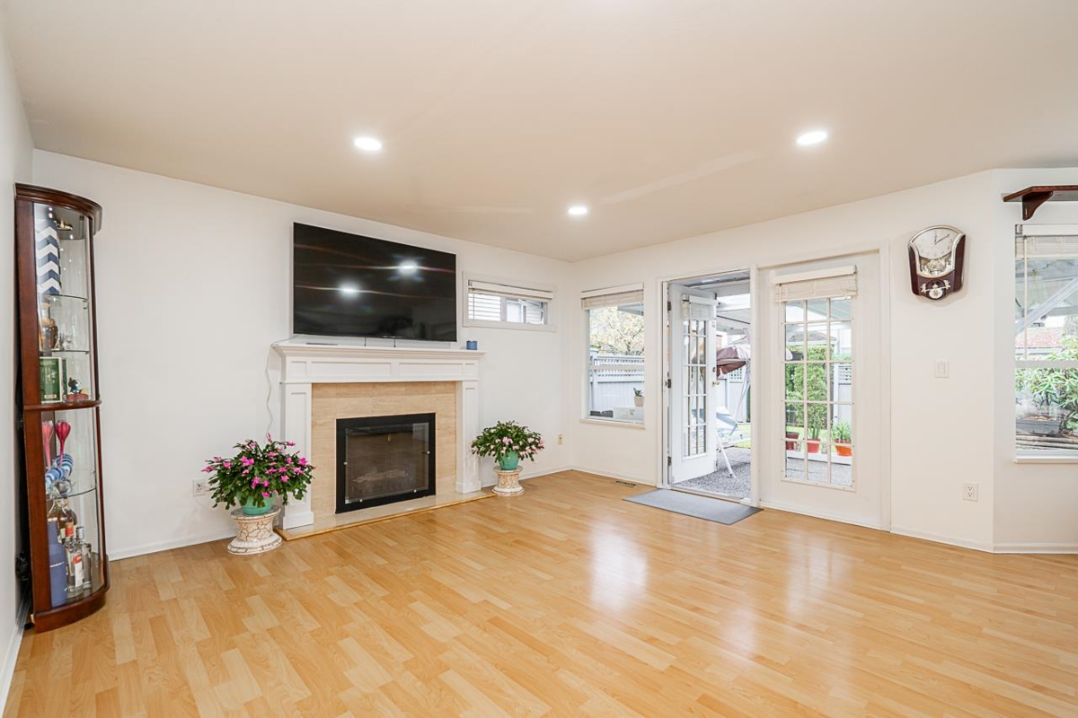 Kitchen Island Photo of 104 10538 153 Street, Surrey, BC