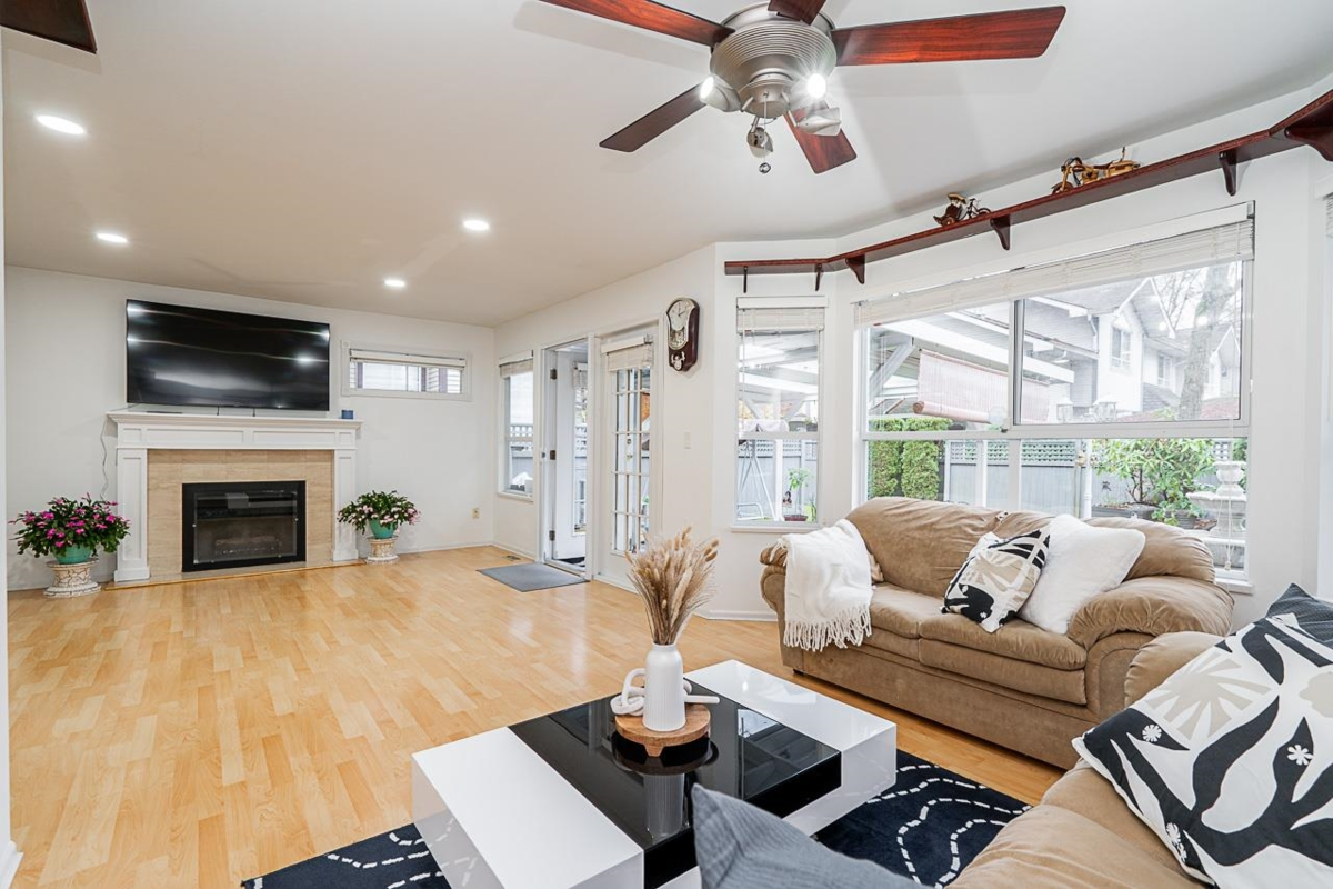 Primary Bathroom Photo of 104 10538 153 Street, Surrey, BC