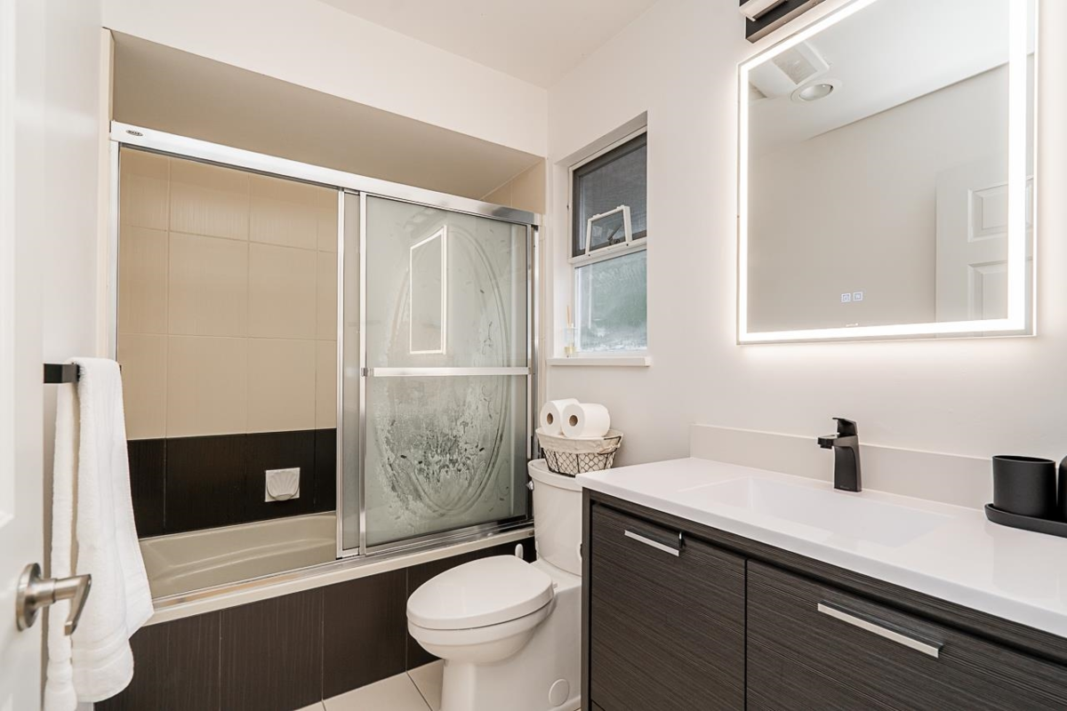 Staircase Photo of 104 10538 153 Street, Surrey, BC