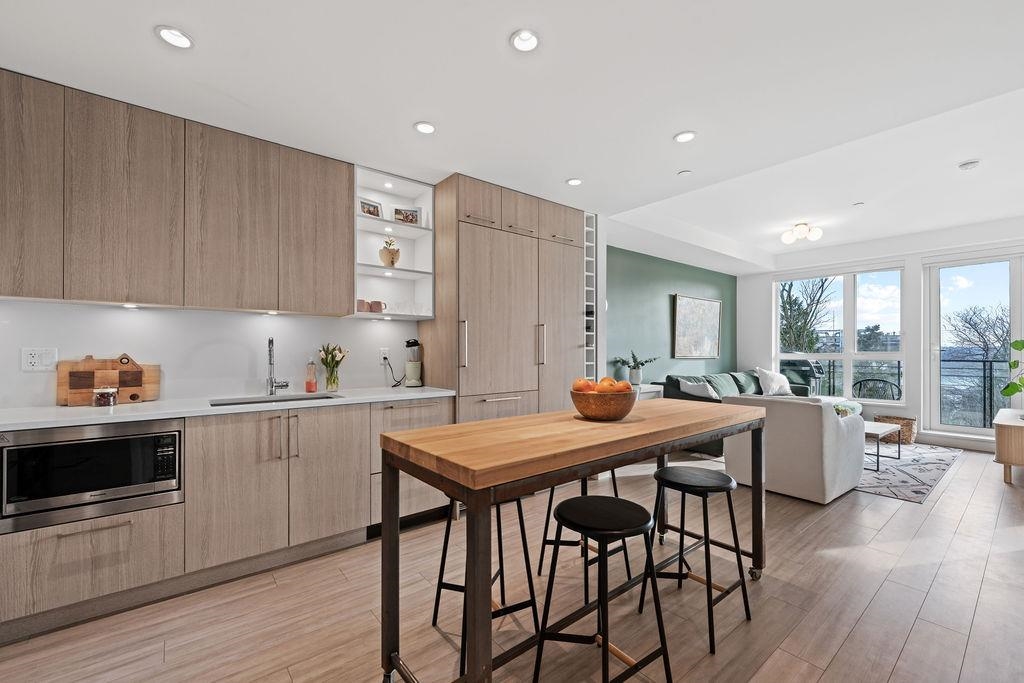 Breakfast Nook Photo of 309 747 E 3rd Street, North Vancouver, BC