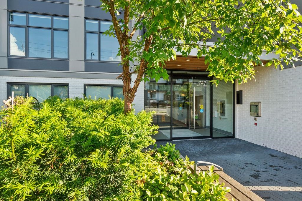 Outdoor Deck Photo of 309 747 E 3rd Street, North Vancouver, BC