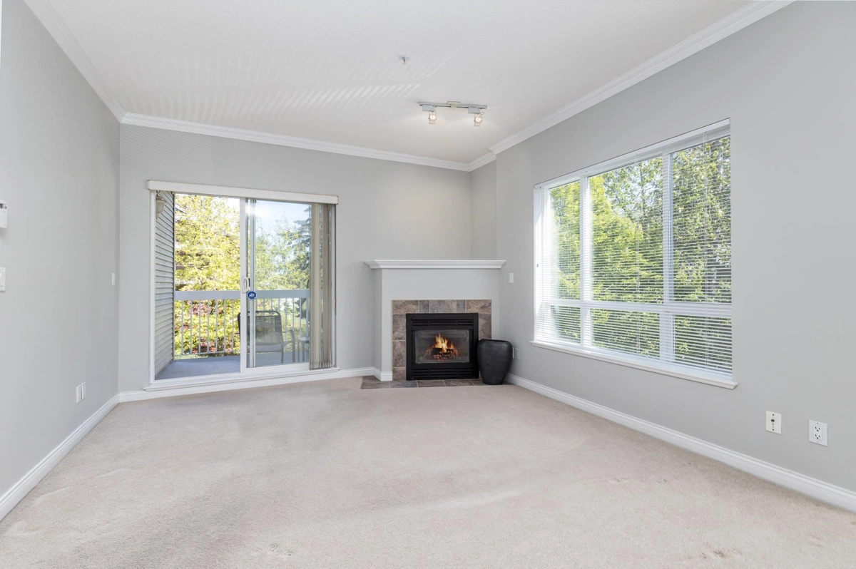 Dining Area Photo of 208 1685 152a Street, Surrey, BC