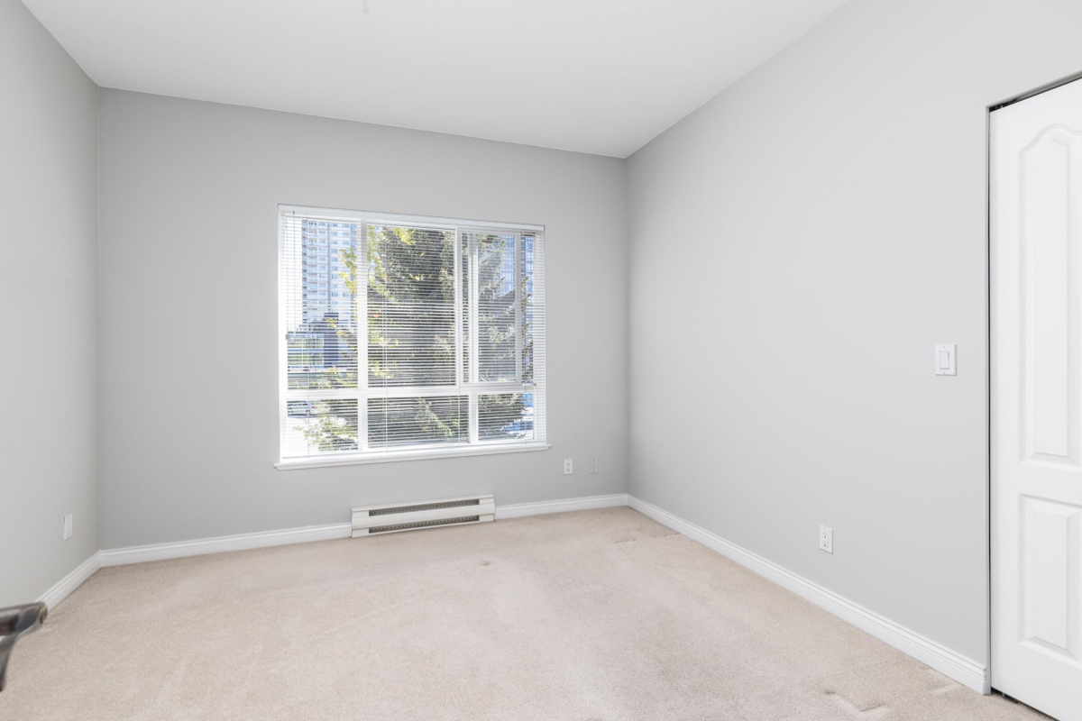 Front Yard Photo of 208 1685 152a Street, Surrey, BC