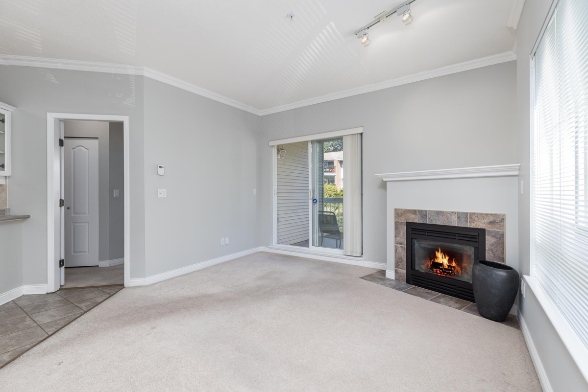 Kitchen Photo of 208 1685 152a Street, Surrey, BC