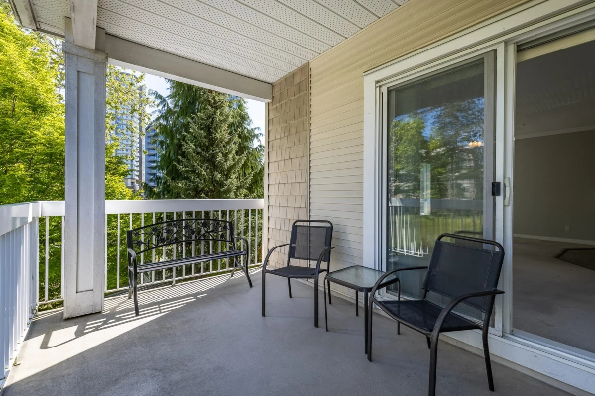 Primary Bathroom Photo of 208 1685 152a Street, Surrey, BC