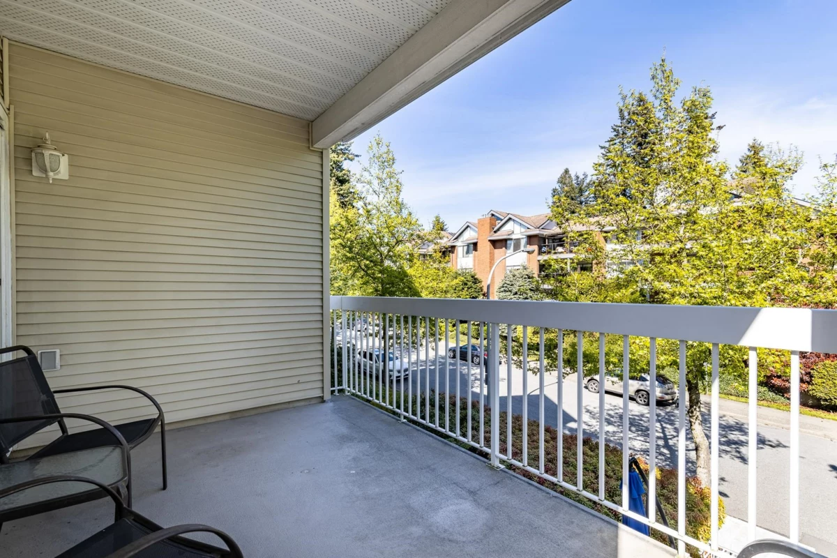 Walk-In Closet Photo of 208 1685 152a Street, Surrey, BC