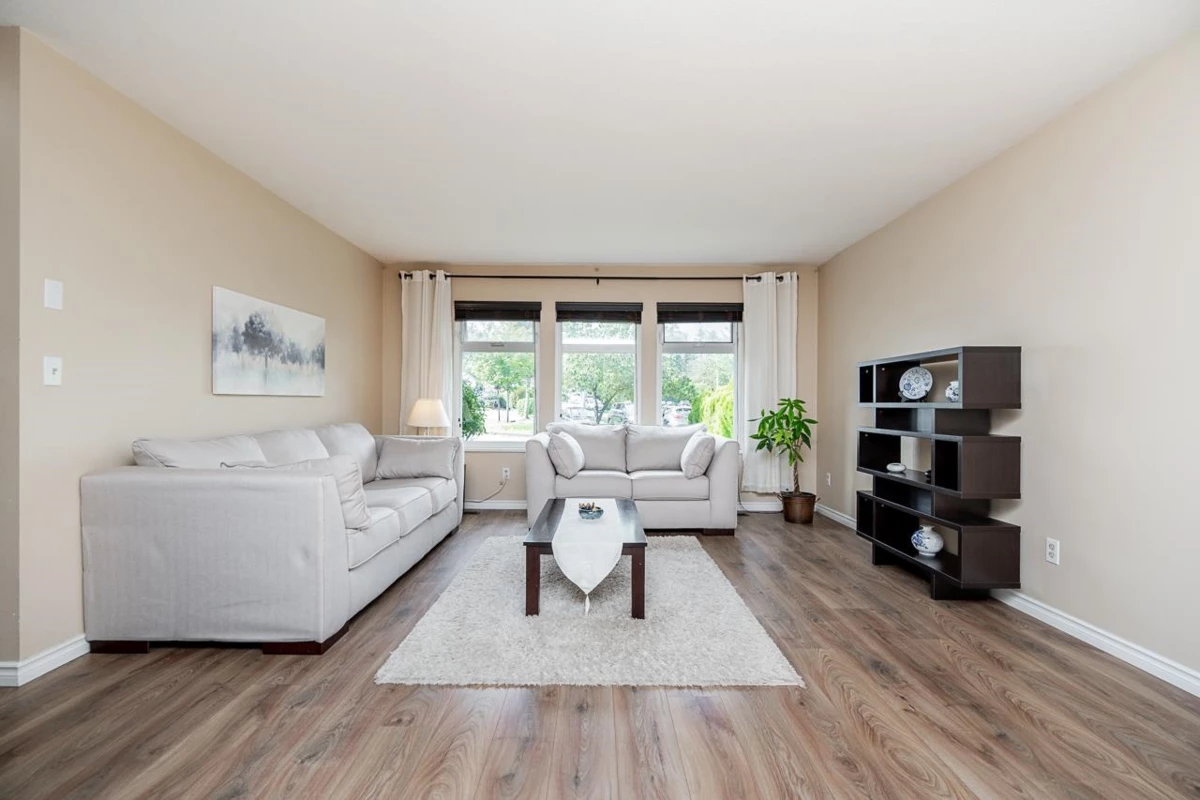 Family Room Photo of 15478 90 Avenue, Surrey, BC