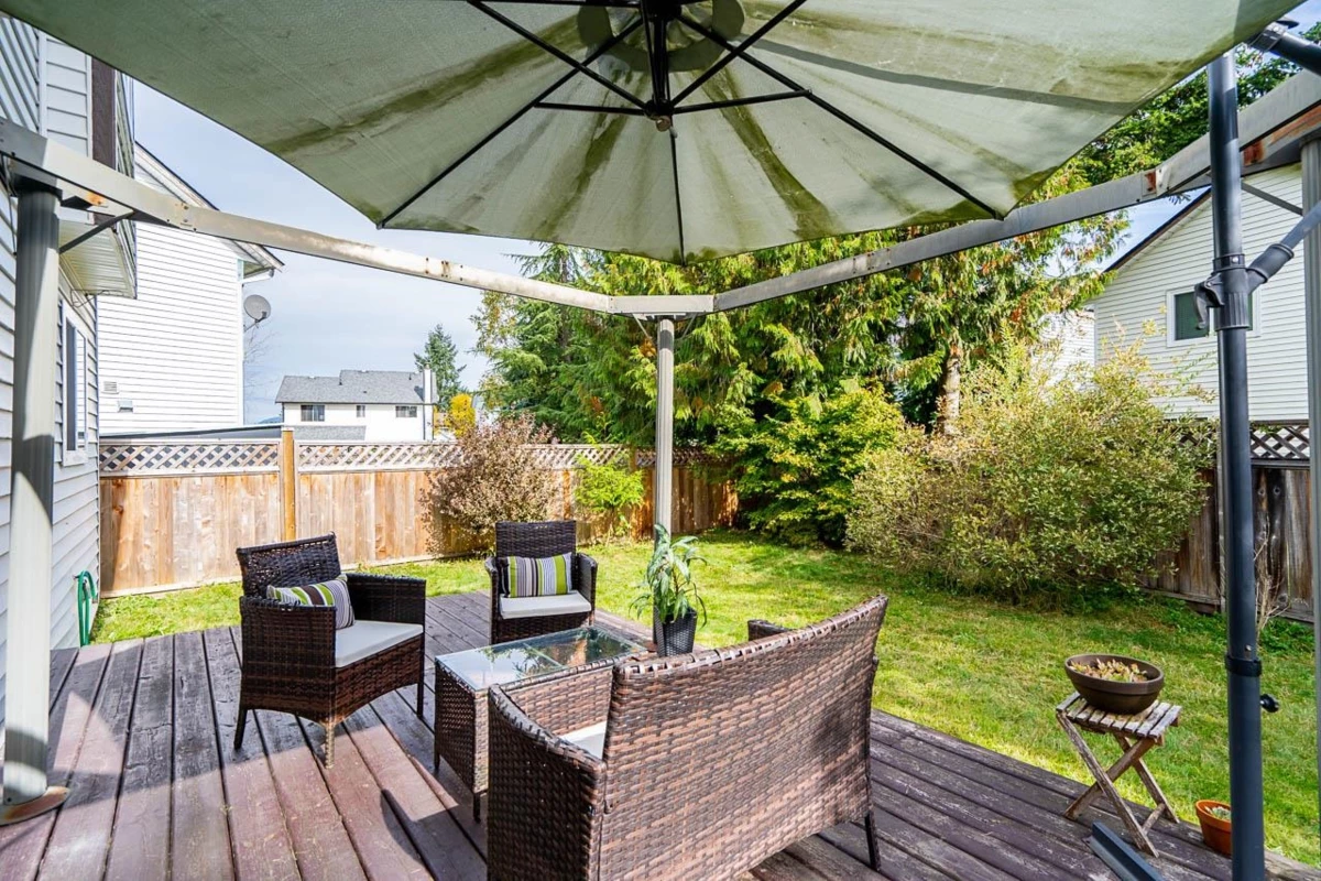 Living Room Photo of 15478 90 Avenue, Surrey, BC