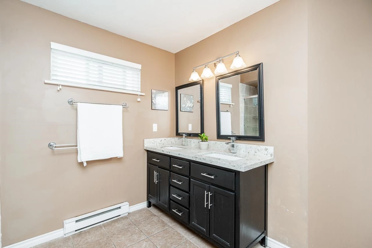Mudroom Photo of 15478 90 Avenue, Surrey, BC