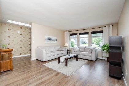 15478 90 Avenue, Surrey, BC