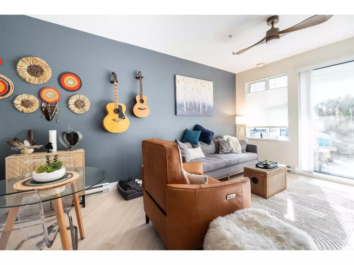 Entry Foyer Photo of 114 3323 151 Street, Surrey, BC