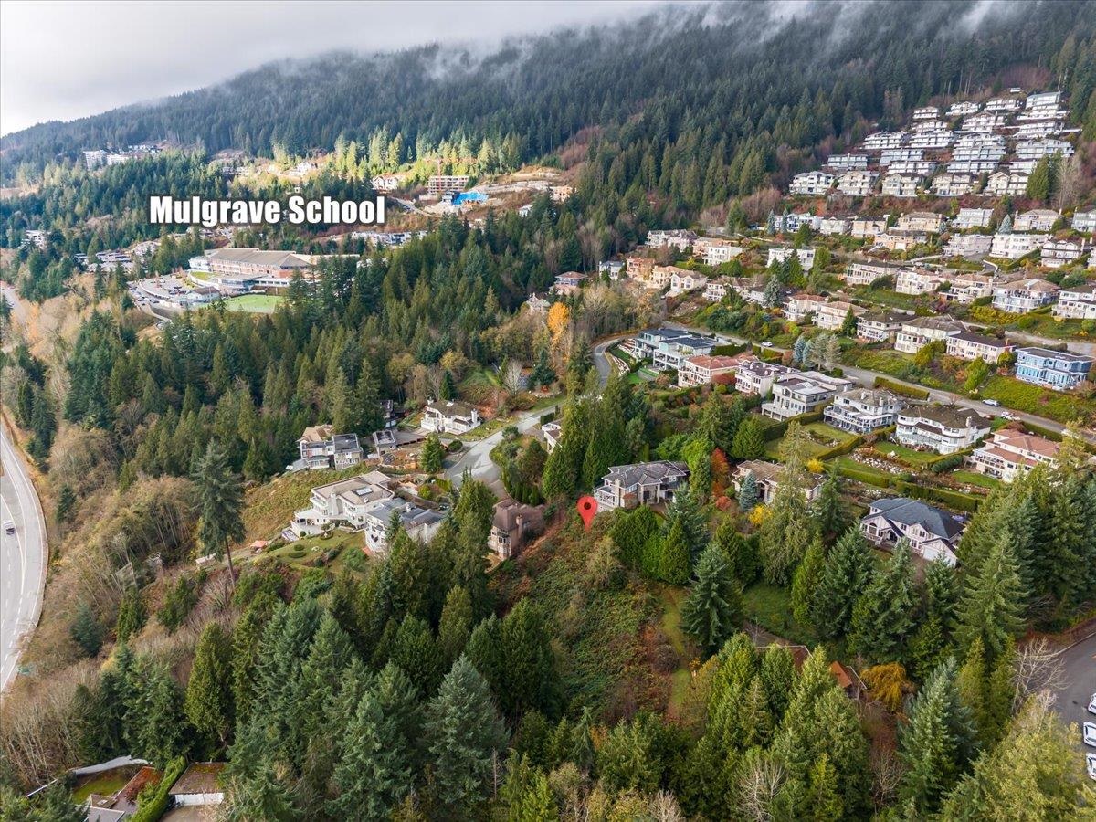 Walk-In Closet Photo of 2320 Chairlift Close, West Vancouver, BC