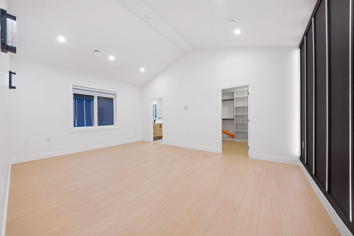 Basement Recreation Room Photo of 14779 68a Avenue, Surrey, BC