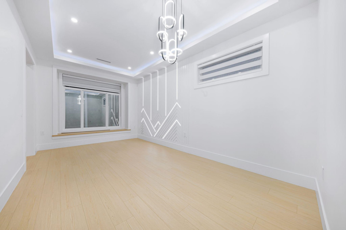 Entry Foyer Photo of 14779 68a Avenue, Surrey, BC