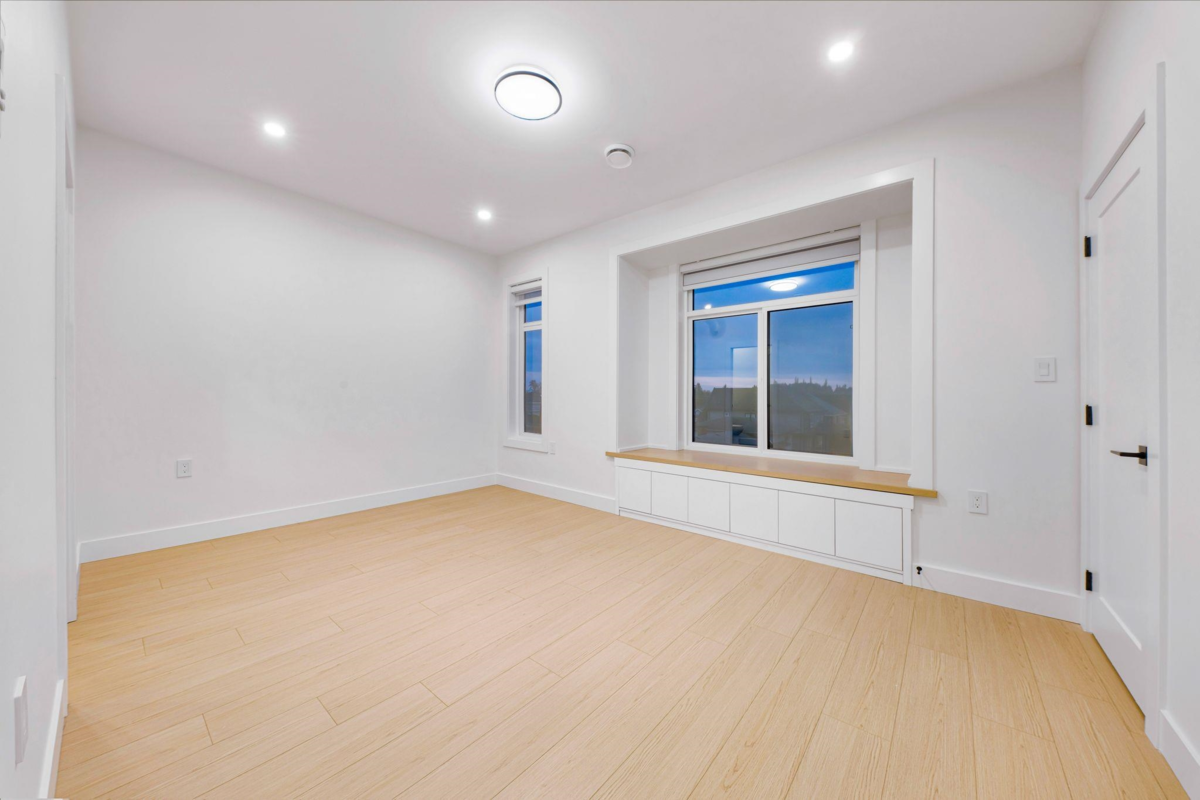 Front Yard Photo of 14779 68a Avenue, Surrey, BC