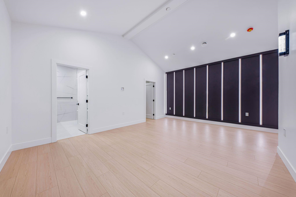 Guest Bathroom Photo of 14779 68a Avenue, Surrey, BC