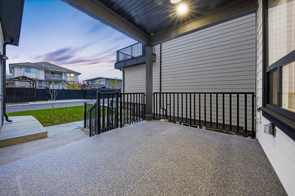 Kitchen Photo of 14779 68a Avenue, Surrey, BC