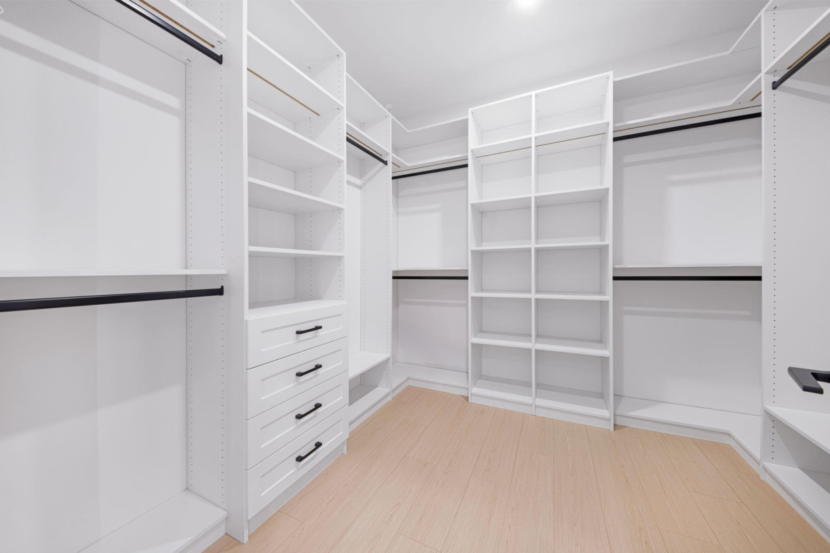 Laundry Room Photo of 14779 68a Avenue, Surrey, BC