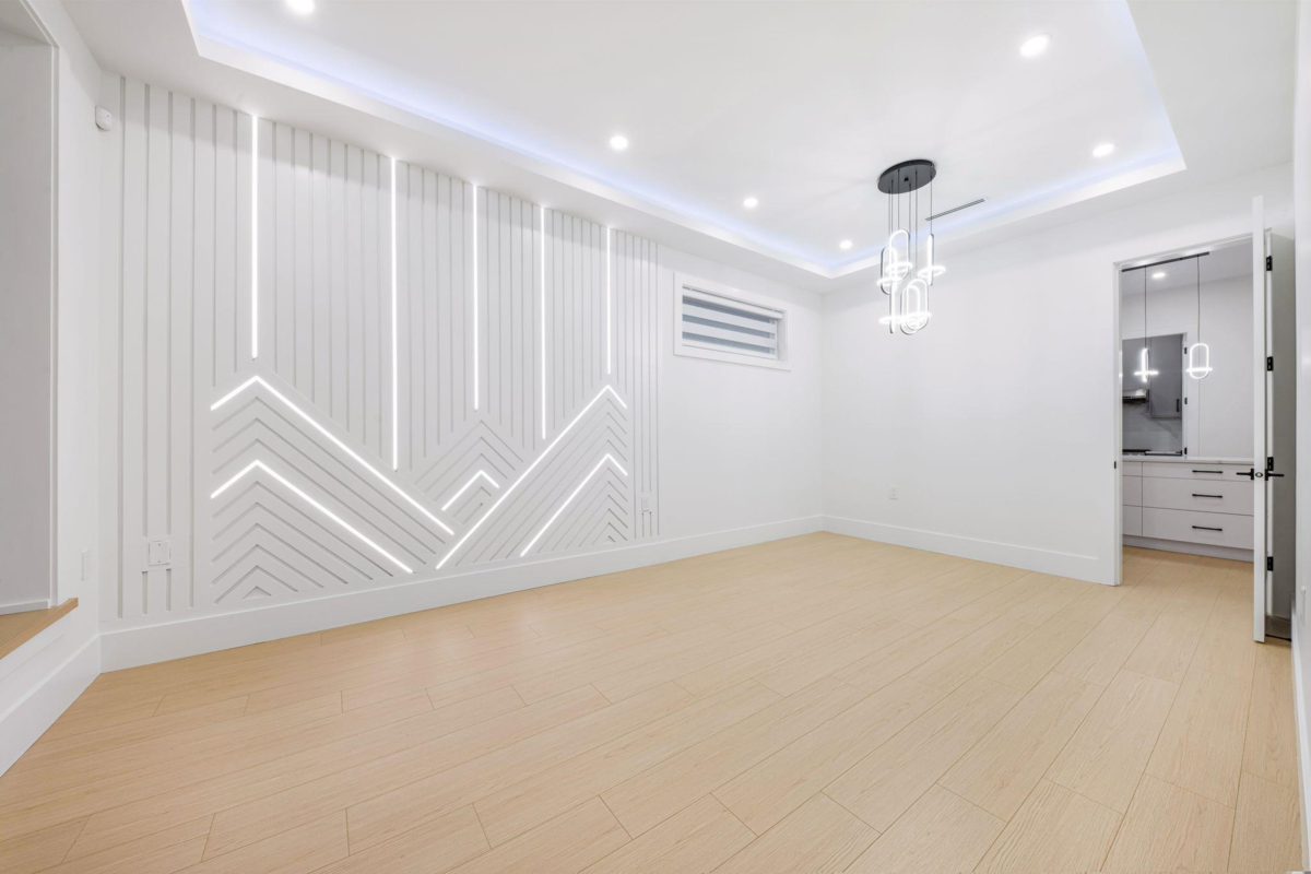 Walk-In Closet Photo of 14779 68a Avenue, Surrey, BC