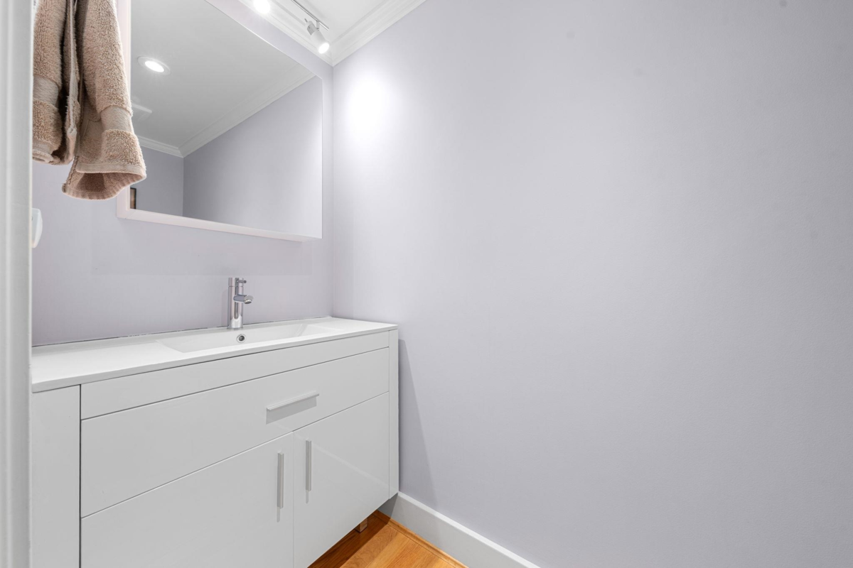 Hallway Photo of 209 1720 W 12th Avenue, Vancouver, BC