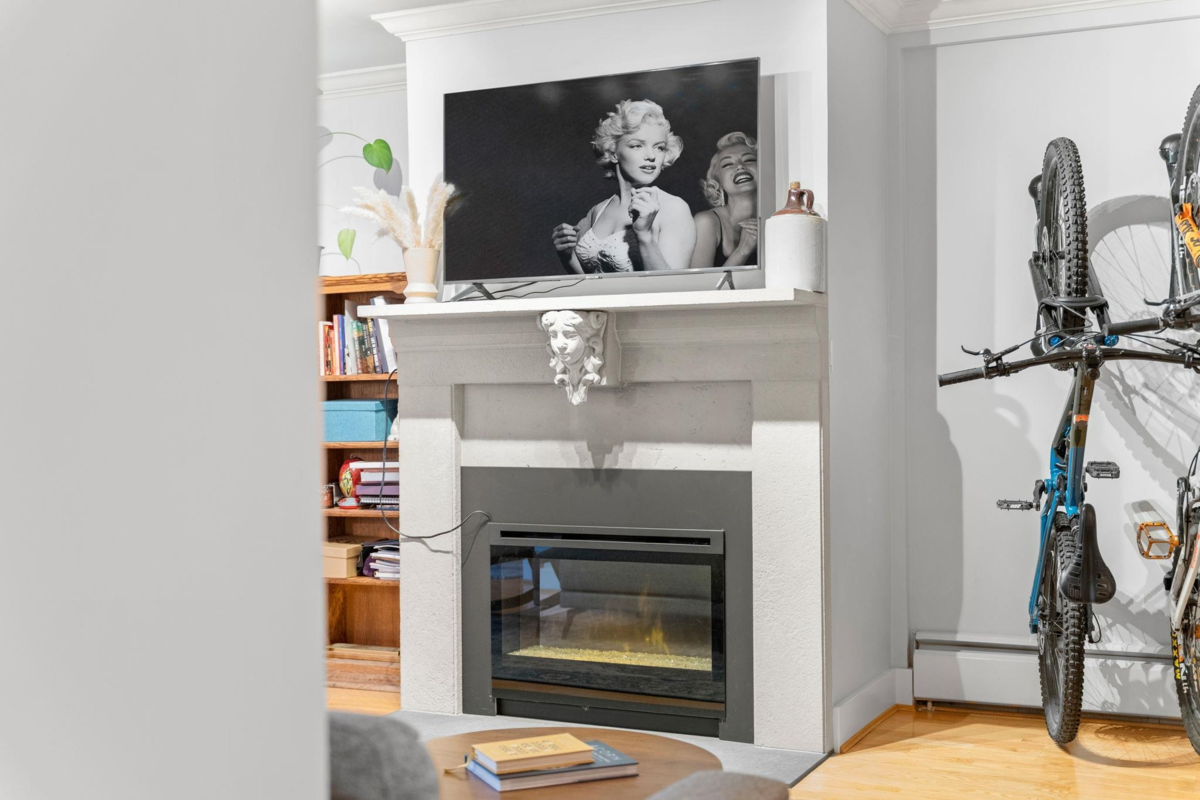 Kitchen Photo of 209 1720 W 12th Avenue, Vancouver, BC