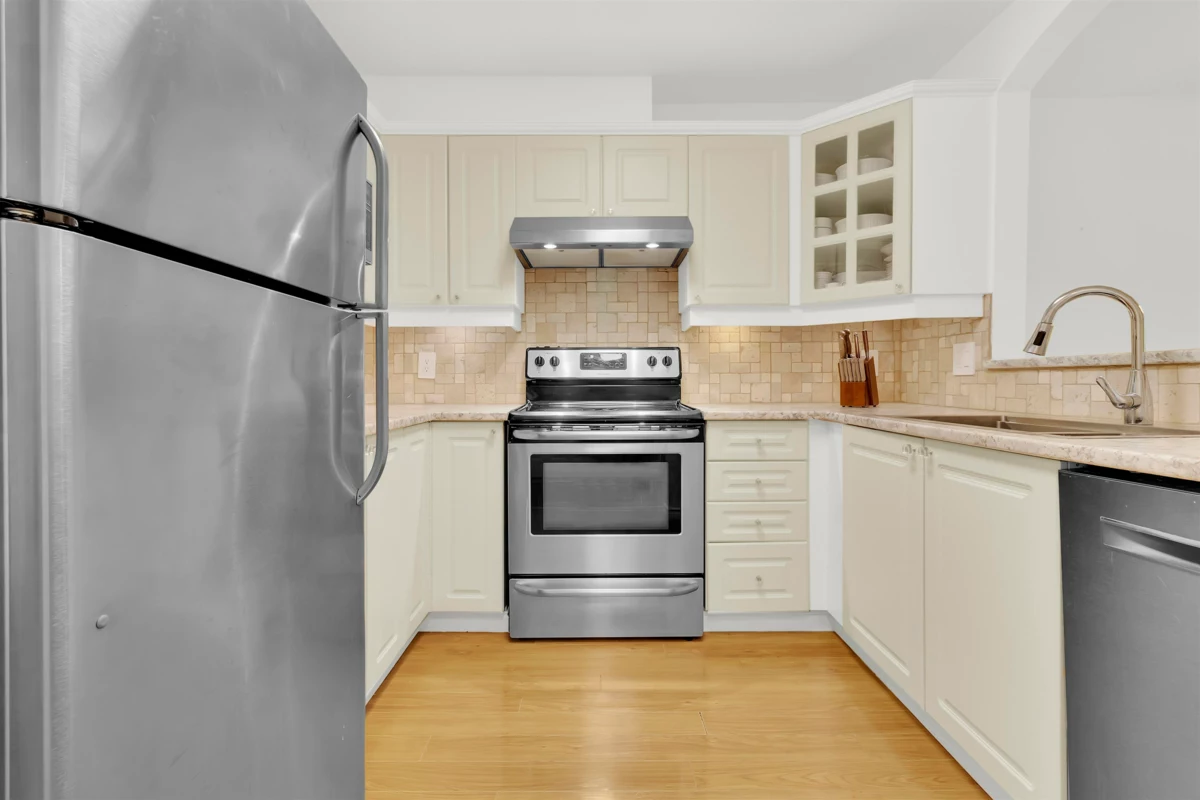 Kitchen Island Photo of 209 20145 55a Avenue, Langley, BC
