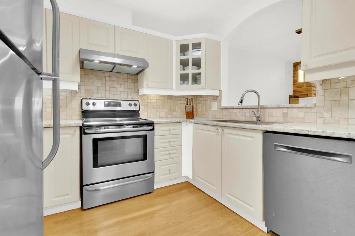 Kitchen Photo of 209 20145 55a Avenue, Langley, BC