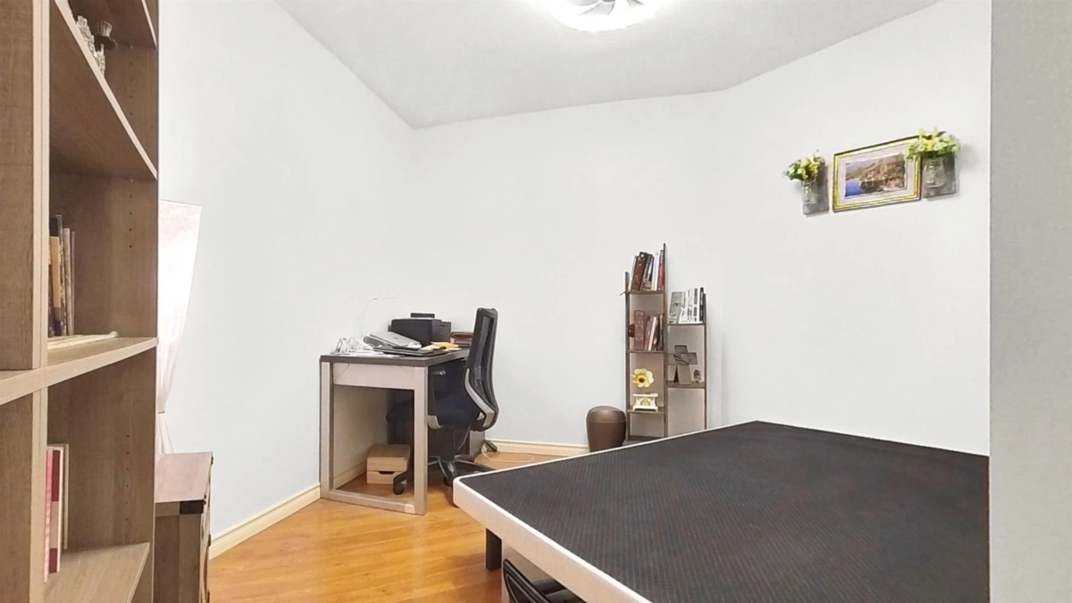 Walk-In Closet Photo of 209 20145 55a Avenue, Langley, BC