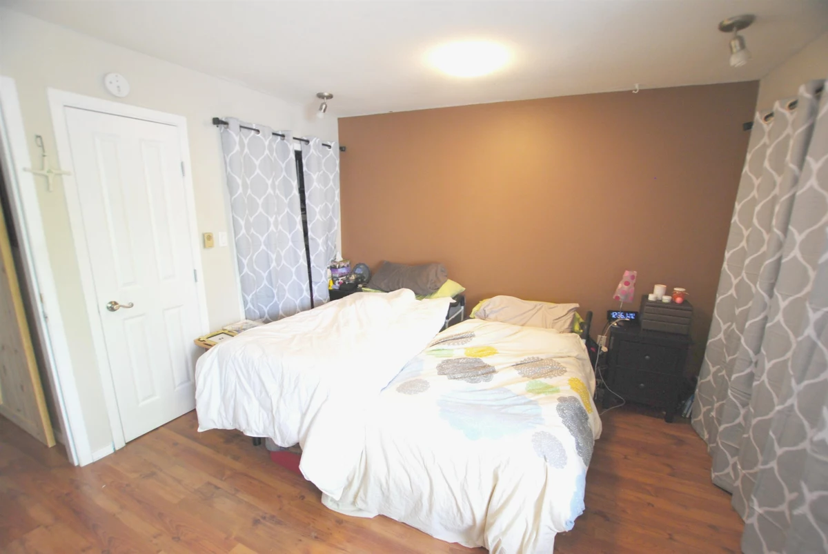 Entry Foyer Photo of 35 22411 124 Avenue, Maple Ridge, BC