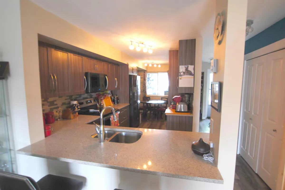 Kitchen Photo of 35 22411 124 Avenue, Maple Ridge, BC