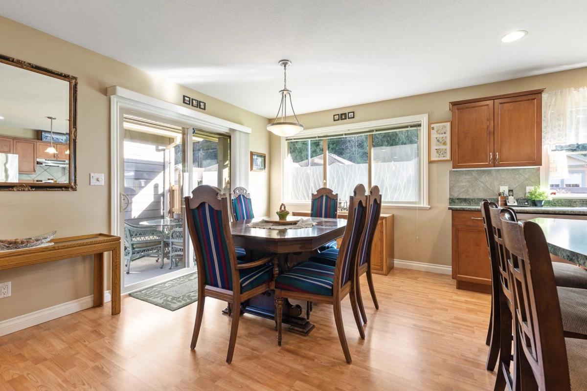 Bedroom 4 Photo of 100 46000 Thomas Road, Chilliwack, BC