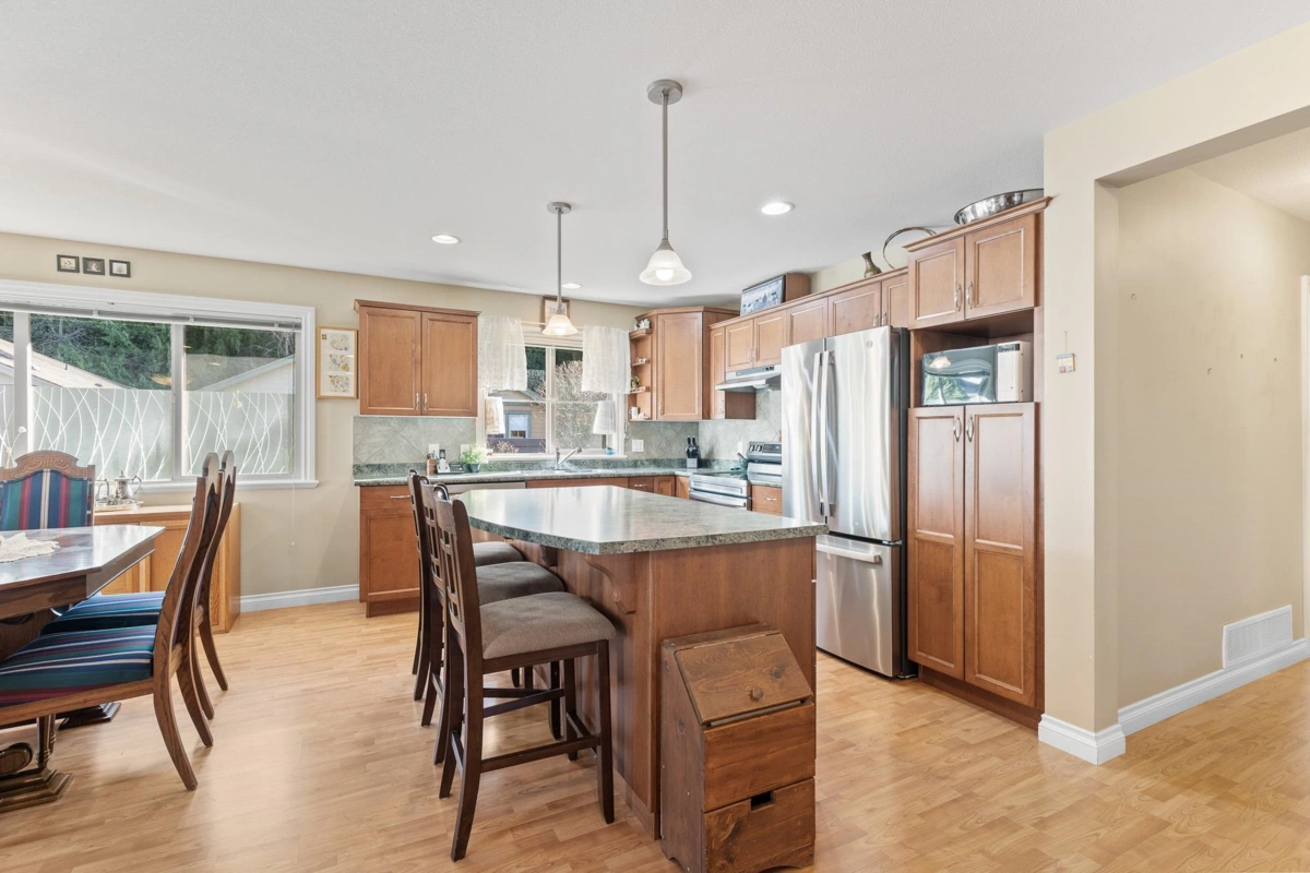 Dining Area Photo of 100 46000 Thomas Road, Chilliwack, BC